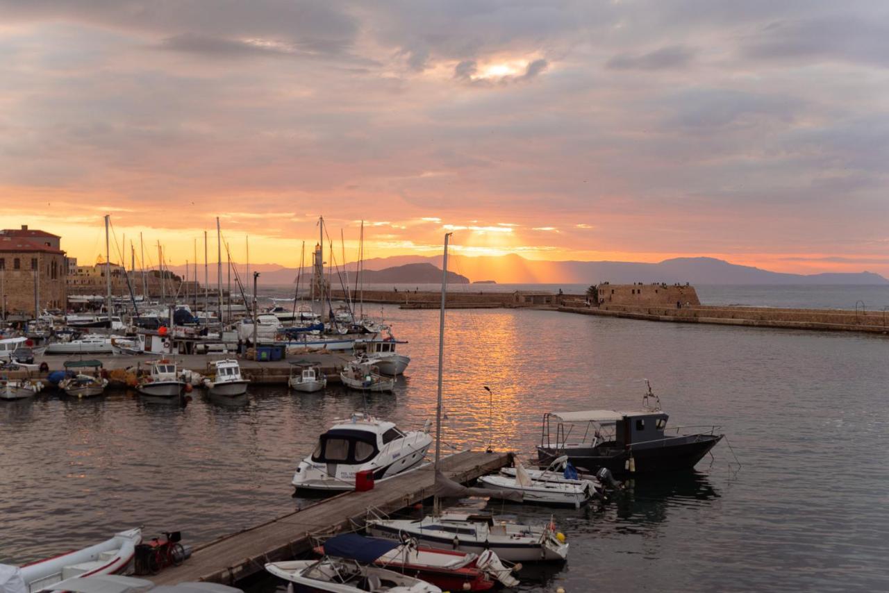 Destino Home Overlooking The Venetian Port Of Chania La Canea Exterior foto