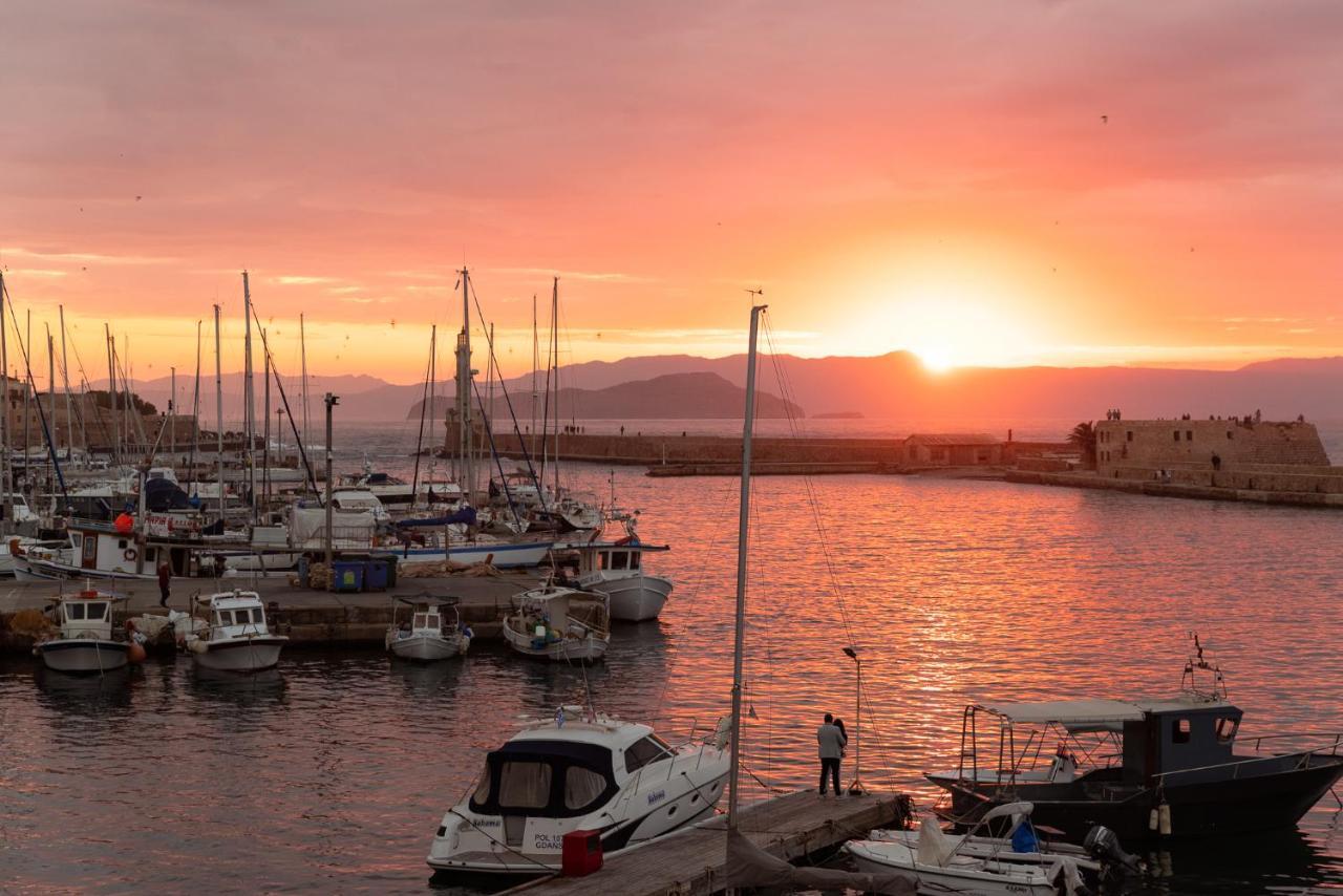 Destino Home Overlooking The Venetian Port Of Chania La Canea Exterior foto