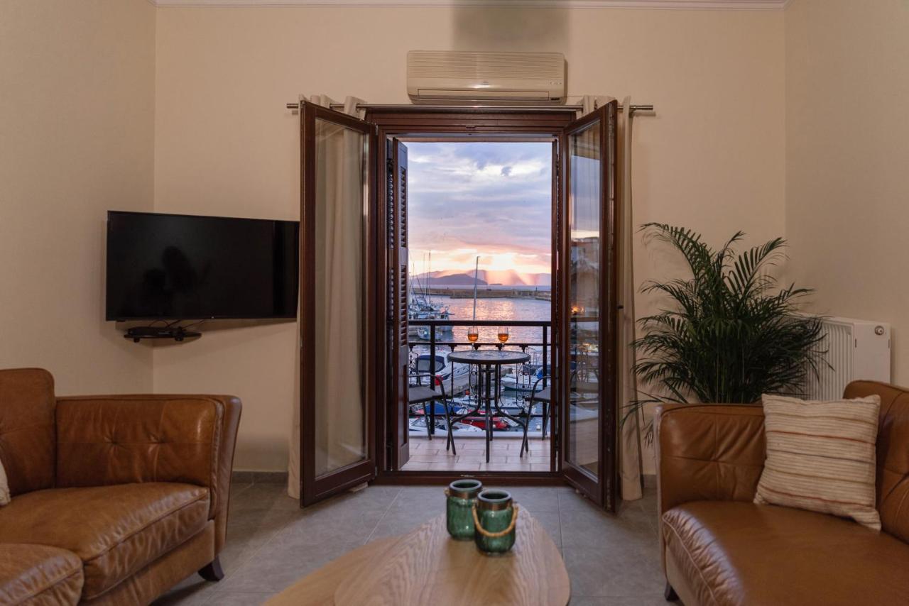 Destino Home Overlooking The Venetian Port Of Chania La Canea Exterior foto
