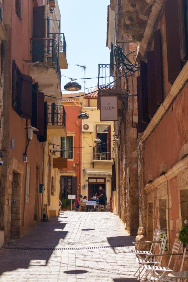 Destino Home Overlooking The Venetian Port Of Chania La Canea Exterior foto